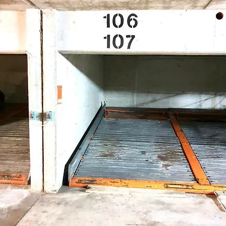 Business Apartment *